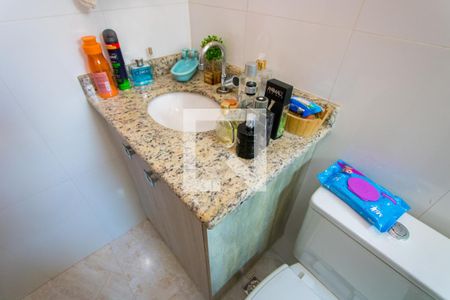 Casa à venda com 78m², 3 quartos e 2 vagasBanheiro social