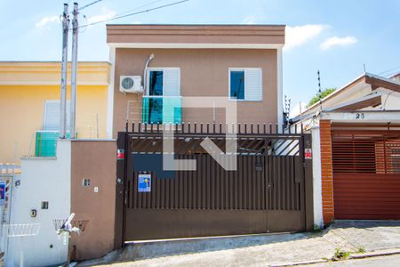 Casa à venda com 78m², 3 quartos e 2 vagasFachada