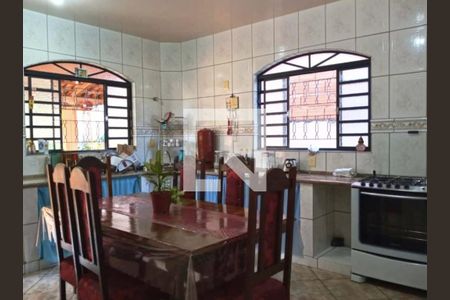 Casa à venda com 360m², 4 quartos e 6 vagasCozinha