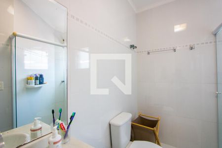 Casa à venda com 230m², 3 quartos e 4 vagasBanheiro do quarto 1