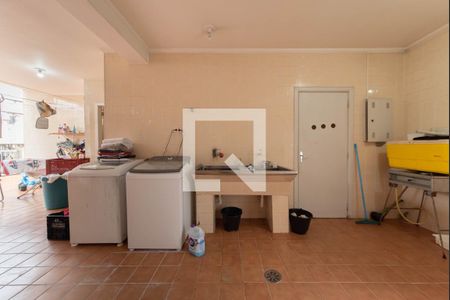 Casa de condomínio à venda com 550m², 5 quartos e 6 vagasLavanderia