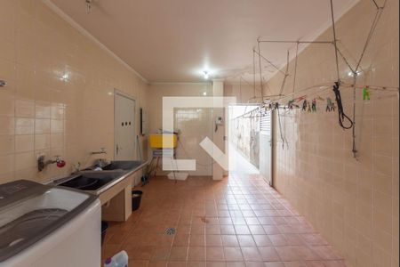 Casa de condomínio à venda com 550m², 5 quartos e 6 vagasLavanderia