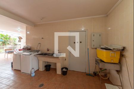 Casa de condomínio à venda com 550m², 5 quartos e 6 vagasLavanderia