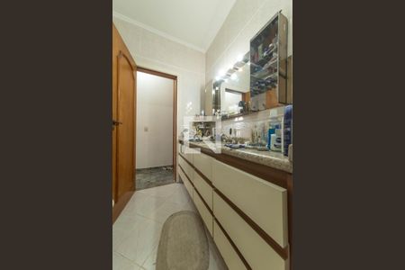 Casa de condomínio à venda com 550m², 5 quartos e 6 vagasBanheiro da Suíte 2