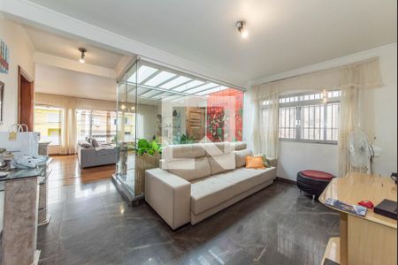 Casa de condomínio à venda com 550m², 5 quartos e 6 vagasSala de TV