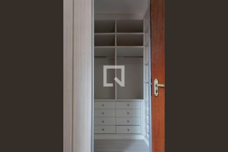 Closet da suíte de apartamento para alugar com 2 quartos, 140m² em Mantiqueira, Belo Horizonte