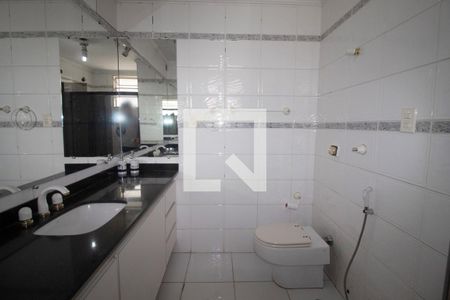 Apartamento à venda com 140m², 3 quartos e 1 vaga Apartamento à venda com 140m², 3 quartos e 1 vagaBanheiro da Suíte