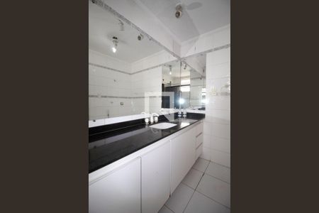 Apartamento à venda com 140m², 3 quartos e 1 vaga Apartamento à venda com 140m², 3 quartos e 1 vagaBanheiro da Suíte