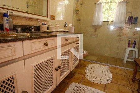 Casa à venda com 1000m², 5 quartos e 7 vagasBanheiro da Suíte 4