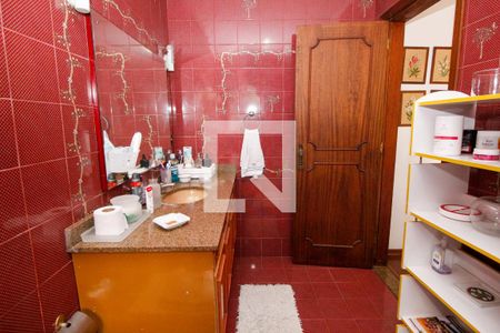 Casa à venda com 1000m², 5 quartos e 7 vagasBanheiro da Suíte 2