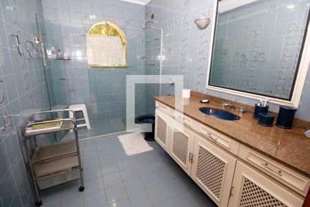 Casa à venda com 1000m², 5 quartos e 7 vagasBanheiro da Suíte 3