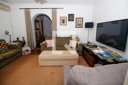 Casa à venda com 1000m², 5 quartos e 7 vagasSala de TV