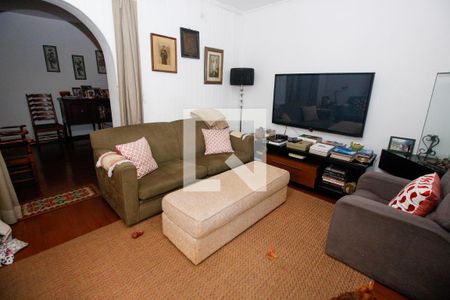 Casa à venda com 1000m², 5 quartos e 7 vagasSala de TV