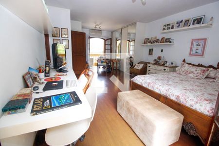 Casa à venda com 1000m², 5 quartos e 7 vagasSuíte 2
