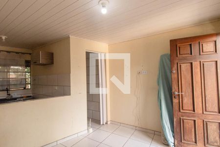 Sala/Quarto de casa para alugar com 1 quarto, 20m² em Novo Mundo, Curitiba