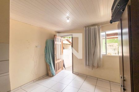 Sala/Quarto de casa para alugar com 1 quarto, 20m² em Novo Mundo, Curitiba