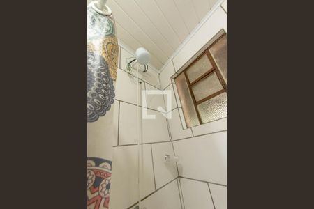 Banheiro Social de casa para alugar com 1 quarto, 20m² em Novo Mundo, Curitiba