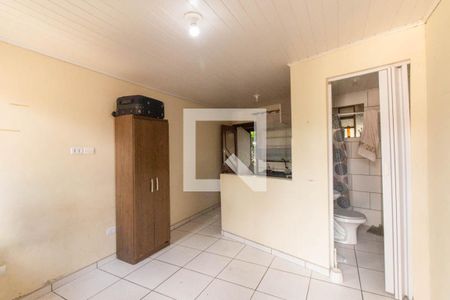 Sala/Quarto de casa para alugar com 1 quarto, 20m² em Novo Mundo, Curitiba
