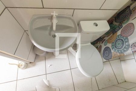 Banheiro Social de casa para alugar com 1 quarto, 20m² em Novo Mundo, Curitiba