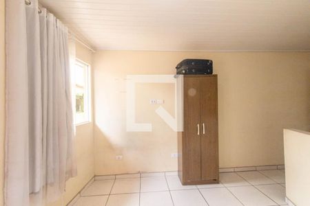 Sala/Quarto de casa para alugar com 1 quarto, 20m² em Novo Mundo, Curitiba