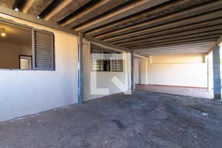 Casa à venda com 385m², 2 quartos e 4 vagas Casa à venda com 385m², 2 quartos e 4 vagasGaragem