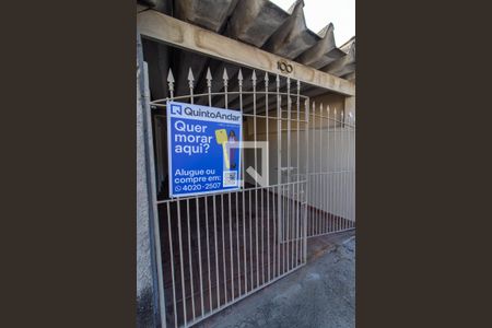 Casa à venda com 385m², 2 quartos e 4 vagas Casa à venda com 385m², 2 quartos e 4 vagasPlaquinha