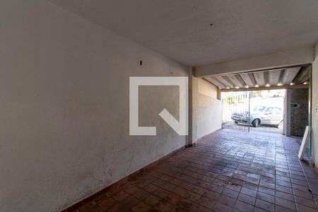 Casa à venda com 385m², 2 quartos e 4 vagas Casa à venda com 385m², 2 quartos e 4 vagasGaragem