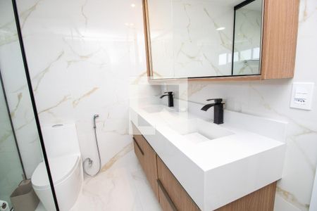 Casa de condomínio à venda com 300m², 4 quartos e 3 vagasBanheiro quarto 4