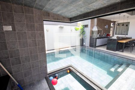 Casa de condomínio à venda com 300m², 4 quartos e 3 vagasSaúna