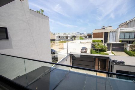 Casa de condomínio à venda com 300m², 4 quartos e 3 vagasVaranda