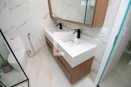 Casa de condomínio à venda com 300m², 4 quartos e 3 vagasBanheiro quarto 4