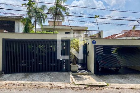 Casa à venda com 382m², 4 quartos e 4 vagasFachada