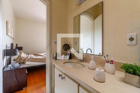 Casa à venda com 382m², 4 quartos e 4 vagas Casa à venda com 382m², 4 quartos e 4 vagasBanheiro da Suíte 2