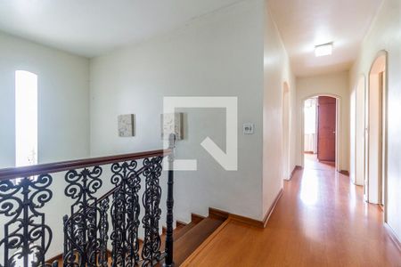 Casa à venda com 382m², 4 quartos e 4 vagas Casa à venda com 382m², 4 quartos e 4 vagasCorredor