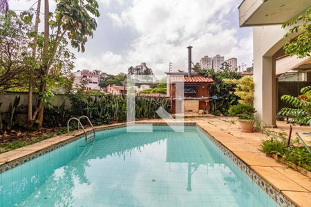 Casa à venda com 382m², 4 quartos e 4 vagas Casa à venda com 382m², 4 quartos e 4 vagasQuintal