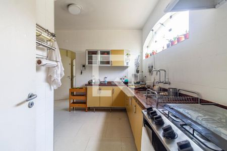 Casa à venda com 382m², 4 quartos e 4 vagas Casa à venda com 382m², 4 quartos e 4 vagasCozinha
