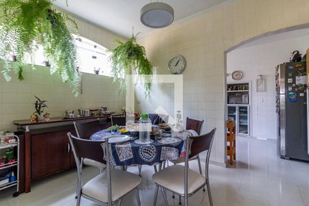 Casa à venda com 382m², 4 quartos e 4 vagas Casa à venda com 382m², 4 quartos e 4 vagasCopa