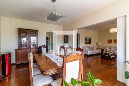 Casa à venda com 382m², 4 quartos e 4 vagas Casa à venda com 382m², 4 quartos e 4 vagasSala de Jantar