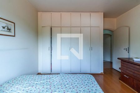 Casa à venda com 382m², 4 quartos e 4 vagas Casa à venda com 382m², 4 quartos e 4 vagasQuarto 1