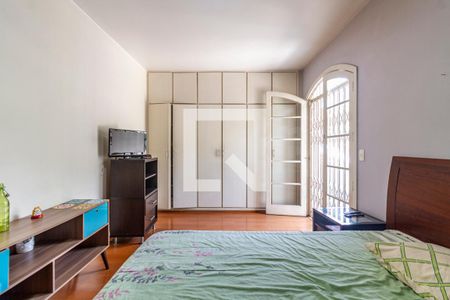 Casa à venda com 382m², 4 quartos e 4 vagas Casa à venda com 382m², 4 quartos e 4 vagasSuíte 1