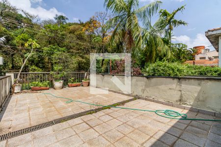 Casa à venda com 382m², 4 quartos e 4 vagas Casa à venda com 382m², 4 quartos e 4 vagasVaranda da Suíte 1