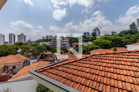 Casa à venda com 382m², 4 quartos e 4 vagas Casa à venda com 382m², 4 quartos e 4 vagasVista