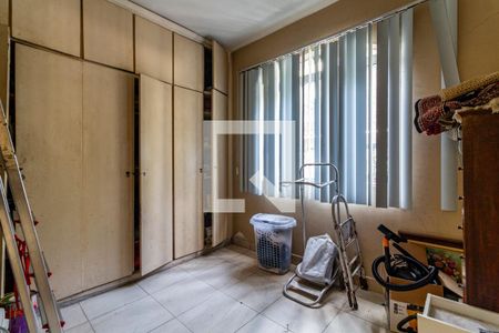 Casa à venda com 382m², 4 quartos e 4 vagas Casa à venda com 382m², 4 quartos e 4 vagasQuarto de Serviço