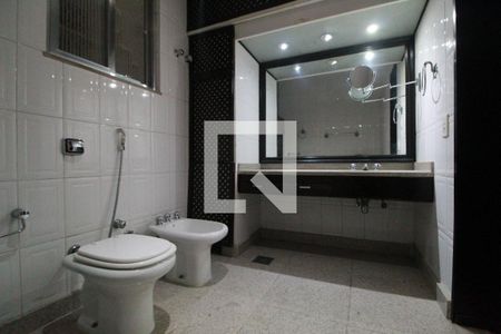 Apartamento à venda com 220m², 3 quartos e 1 vagaBanheiro da suíte