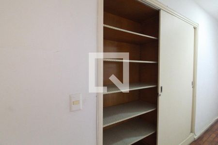 Apartamento à venda com 220m², 3 quartos e 1 vagaQuarto 2 - Corredor - roupeiro