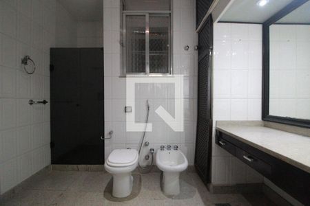 Apartamento à venda com 220m², 3 quartos e 1 vagaBanheiro da suíte