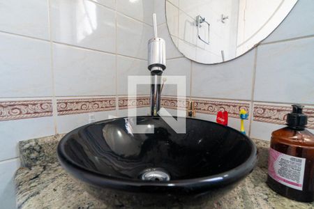 Apartamento à venda com 55m², 2 quartos e 2 vagasBanheiro Social Detalhe