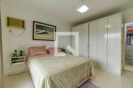 Casa de condomínio à venda com 329m², 4 quartos e 2 vagasSuíte 1