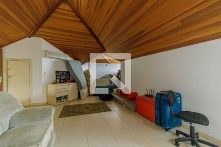 Casa de condomínio à venda com 329m², 4 quartos e 2 vagasSótão