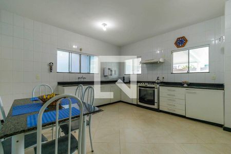 Casa de condomínio à venda com 329m², 4 quartos e 2 vagasCozinha